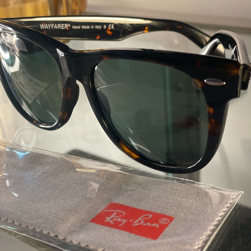 Ray-Ban Classic Tortoise Sunglasses - Picture 5 of 6